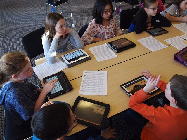 3 Ways Digital Textbooks Will Transform Your Child’s Learning