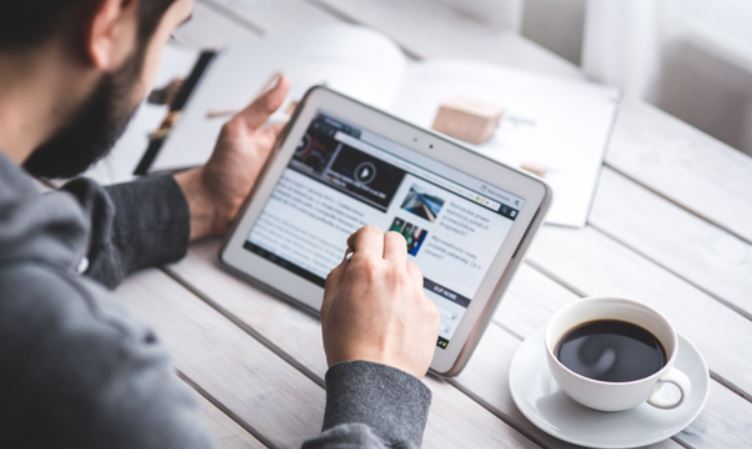 Analysis About E-learning System and Knowledge Assessment for the Benefits of Learners