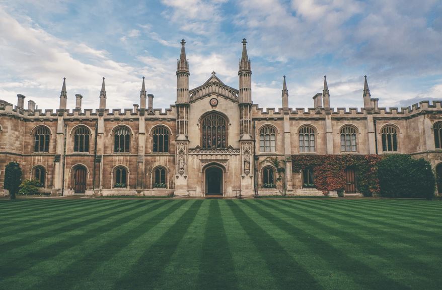 Why You Should Complete Your English Language Study in Manchester